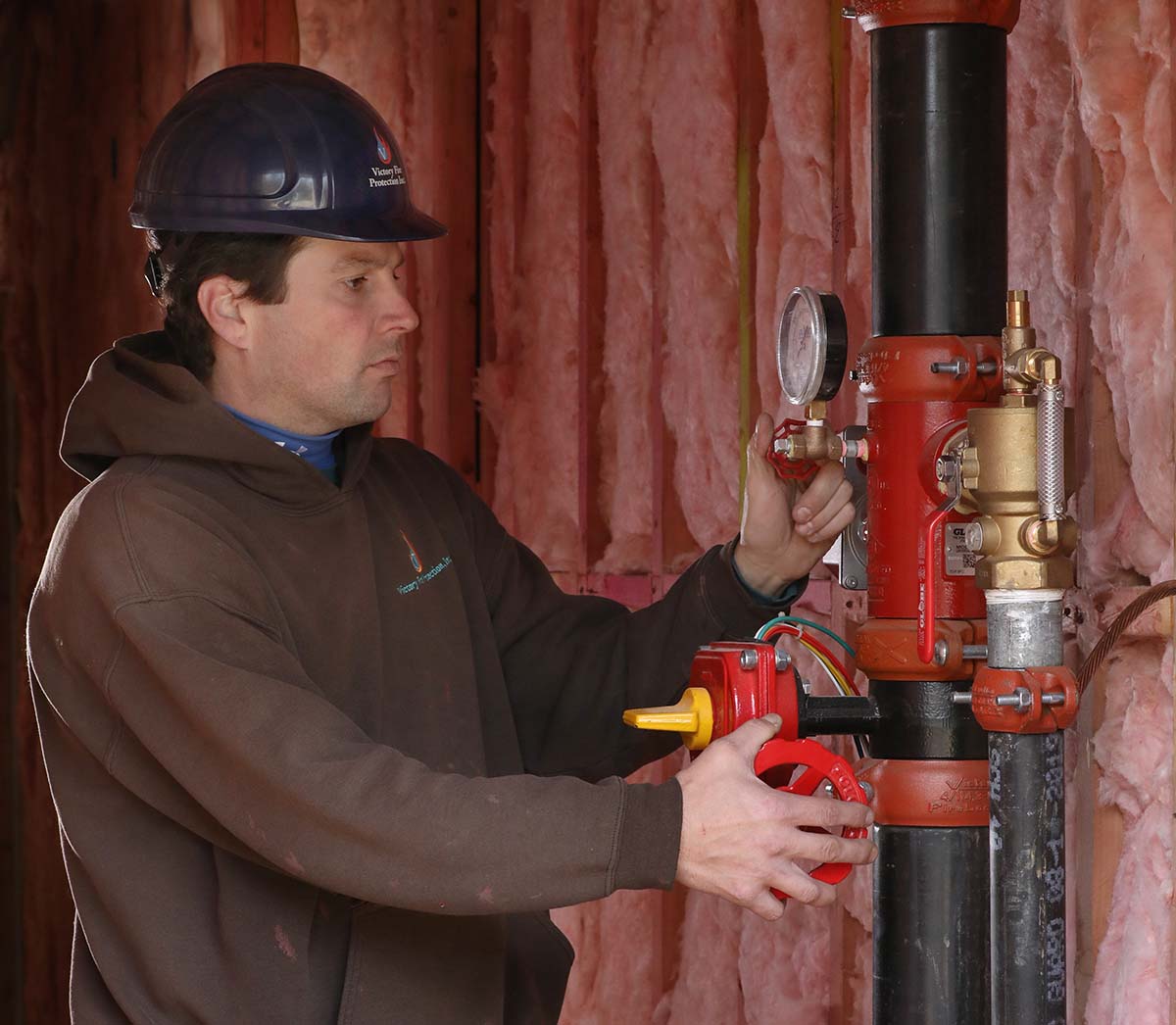 fire-sprinkler-contractor-service-1200-JB5D6411 Fire sprinkler contractor performing fire sprinkler service at a commercial site